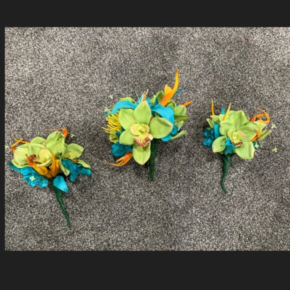 Faux flowers - 1 small bouquet & 2 boutonnieres (used for a summer wedding) - Picture 1 of 4